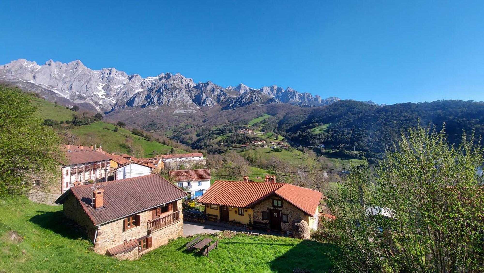 Apartamentos Rurales Los Picos De Redo Камаленьо Экстерьер фото